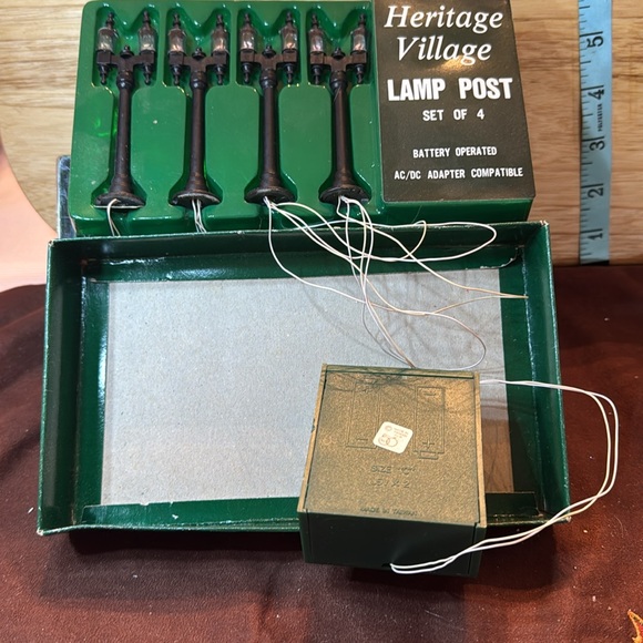 🐈‍⬛ Heritage Village Lamp post pack 3 sets of 4 in each package - Picture 4 of 6